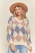 Load image into Gallery viewer, DIAMOND PATTERNED SWEATER