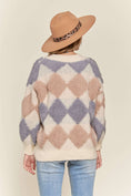 Load image into Gallery viewer, DIAMOND PATTERNED SWEATER