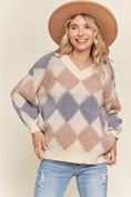 Load image into Gallery viewer, DIAMOND PATTERNED SWEATER