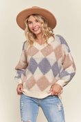 Load image into Gallery viewer, DIAMOND PATTERNED SWEATER