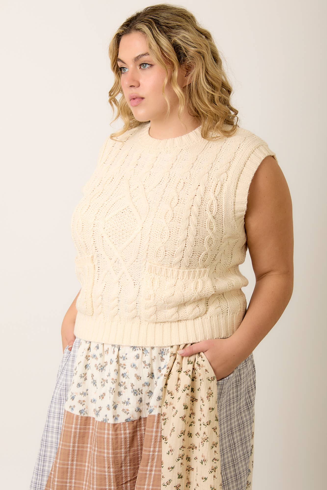 CABLE KNIT SWEATER VEST